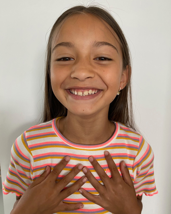 Kindermodel met bruin haar Avalon