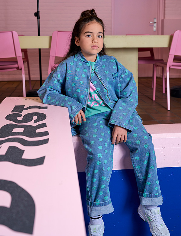 Kinderlijk model met bruin haar Aylin.
