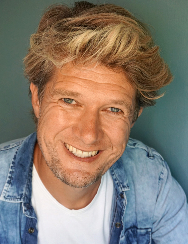 Mannelijke model met blond haar Bart P.