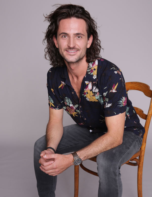 Mannelijk model met zwart haar Bas O.