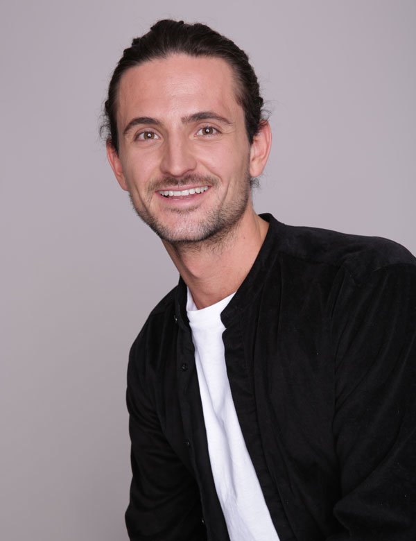 Mannelijk model met zwart haar Bas O.