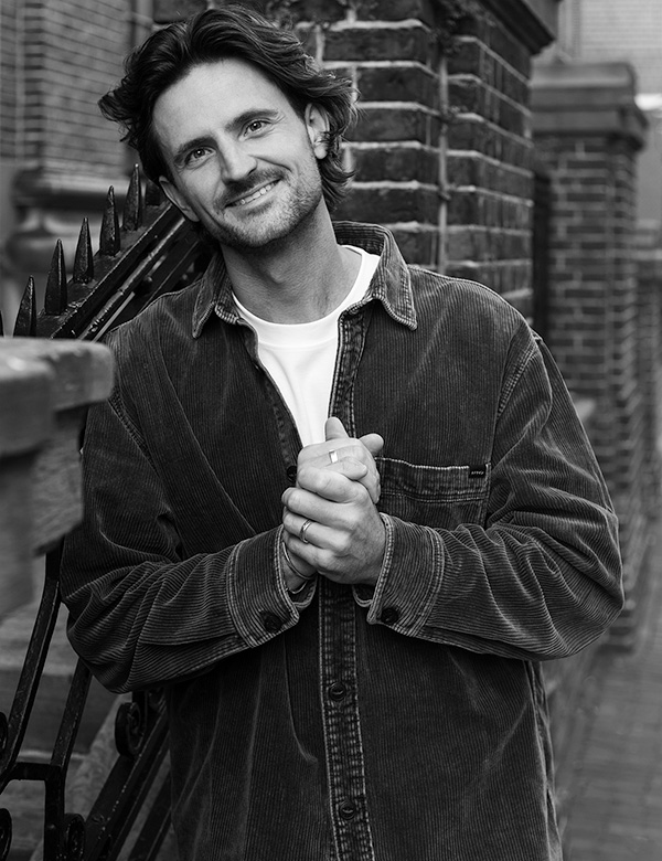 Mannelijk model met bruin haar Bas Ot.