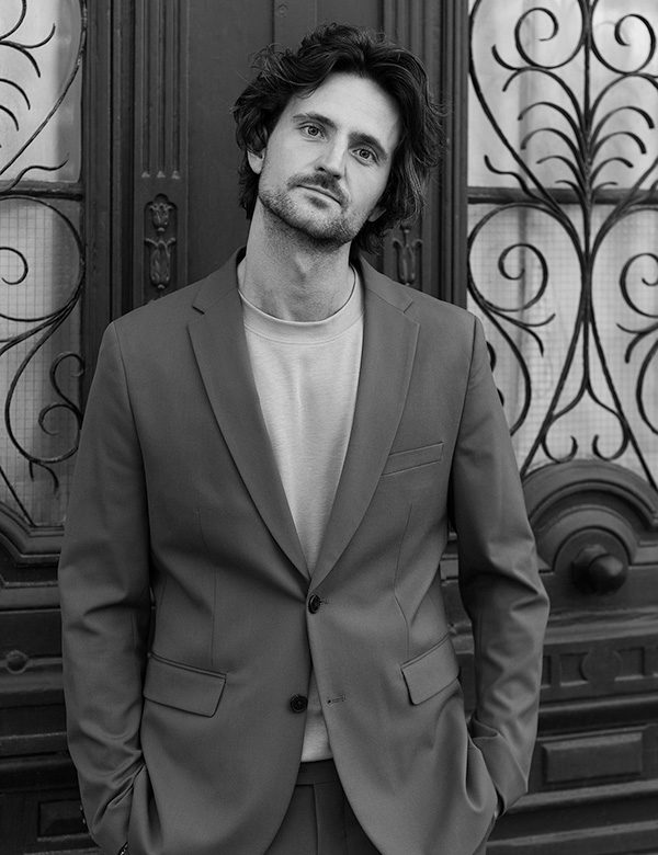 Mannelijk model met bruin haar Bas Ot.