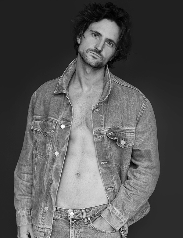 Mannelijk model met bruin haar Bas Ot.