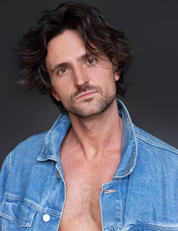 Mannelijk model met bruin haar Bas Ot.