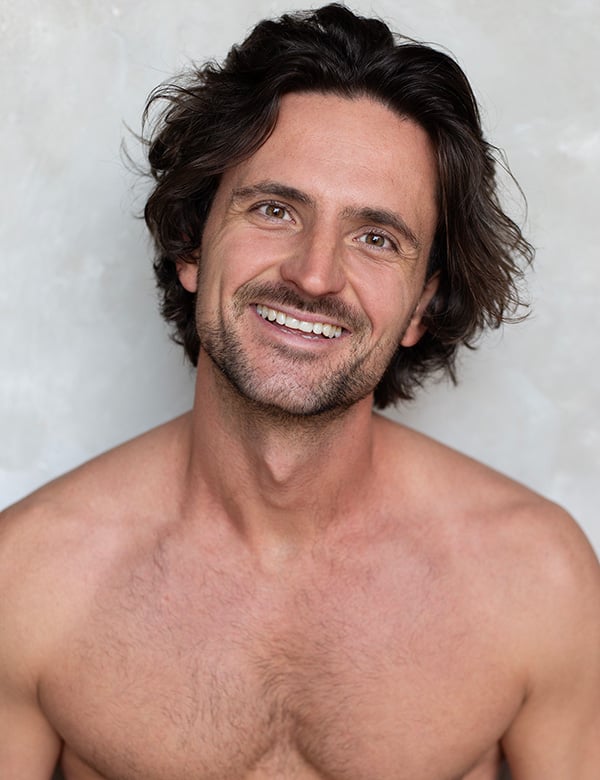 Mannelijk model met bruin haar Bas Ot.