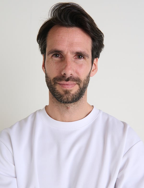 Mannelijk model met donker haar Bas Z.