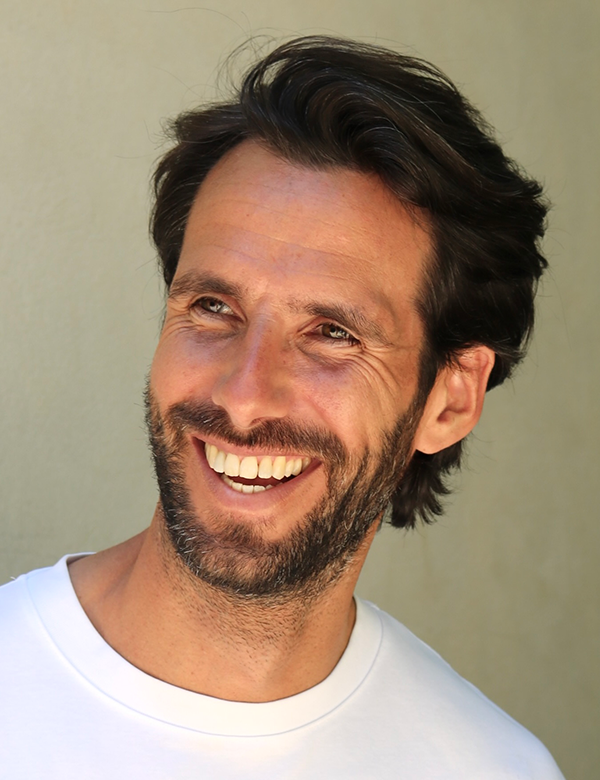 Mannelijk model bas z.