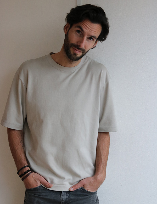 Mannelijk model met kort bruin haar Bas Z.