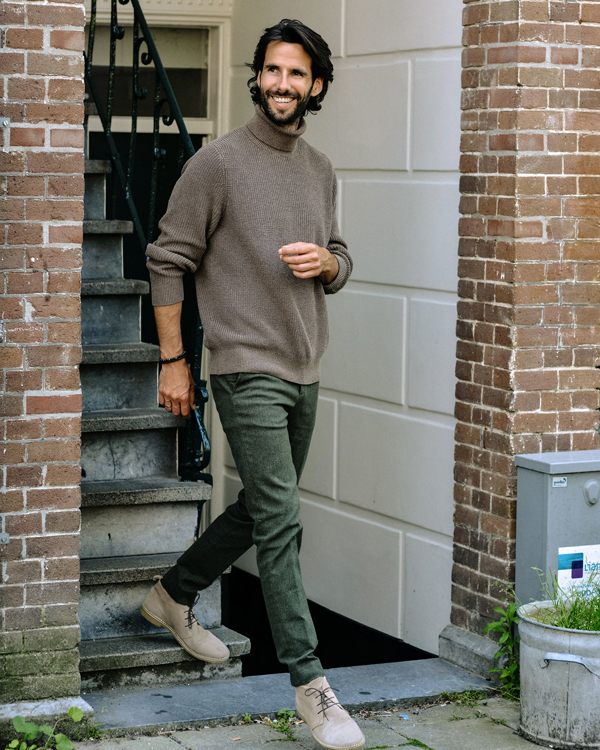 Mannelijk model met donkerbruin haar Bas Z.