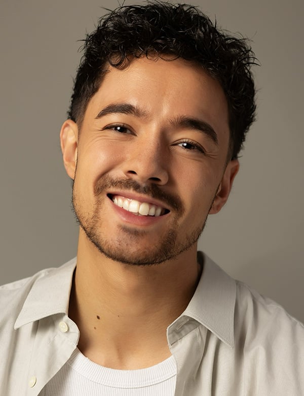 Mannelijk model met donker haar beau j.