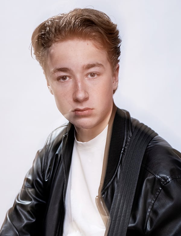 Kindermodel met kort donkerblond haar Beau L.
