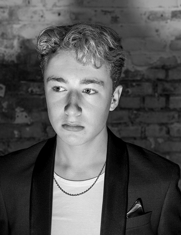 Tienermodel met kort blond haar Beau Lenny S.