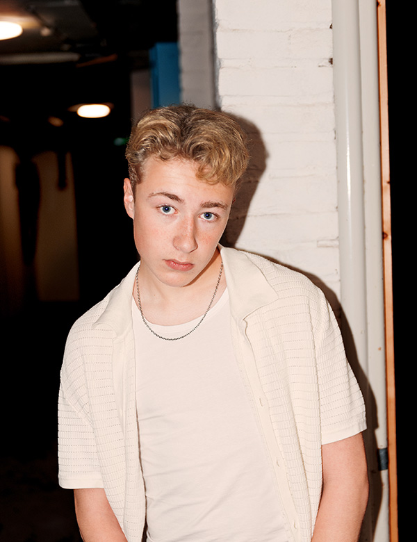 Tienermodel met kort blond haar Beau Lenny S.