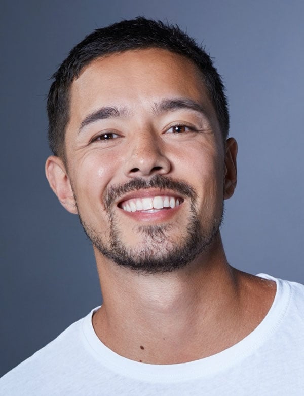 Mannelijk model met kort zwart haar beau