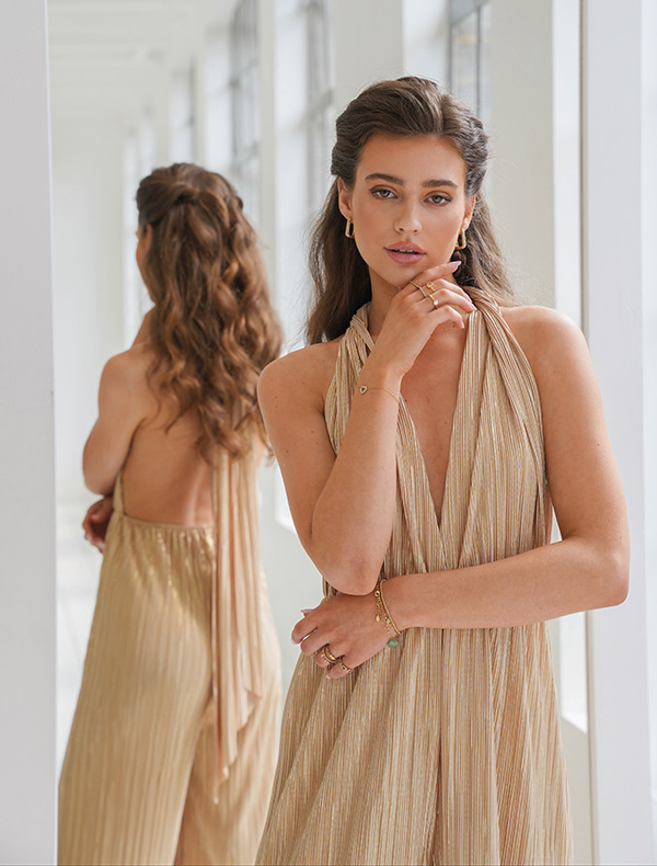 Benthe is een vrouwelijk model met bruin haar en bruine ogen