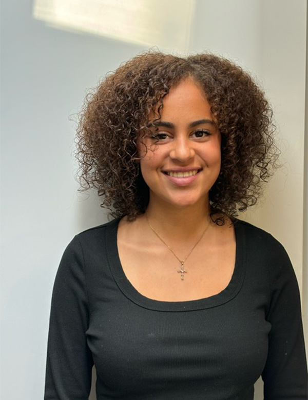 Kindermodel bruin krullend haar Bibi
