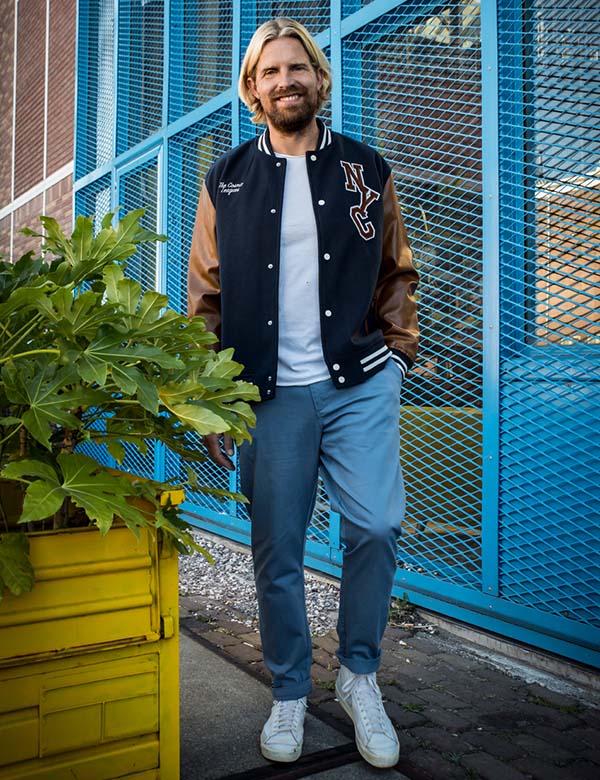 Mannelijk model met blond haar Björn