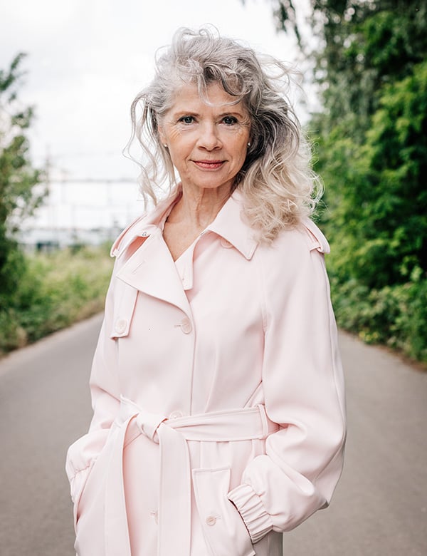 Vrouwelijk model met grijs haar Blanka