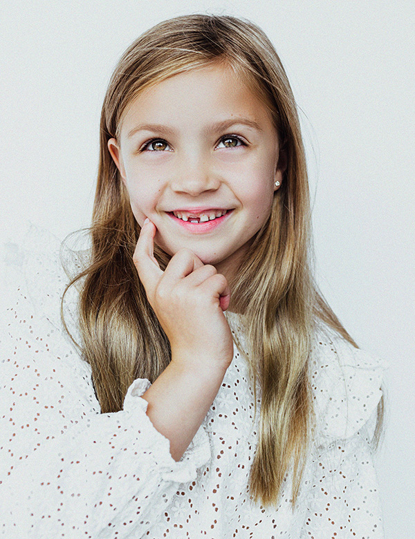 Kindermodel met blond haar Bo