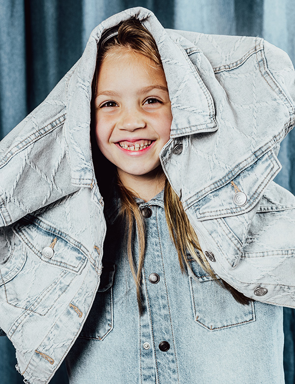 Kindermodel met blond haar Bo