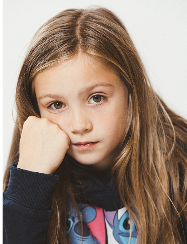 Kindermodel met blond haar Bo