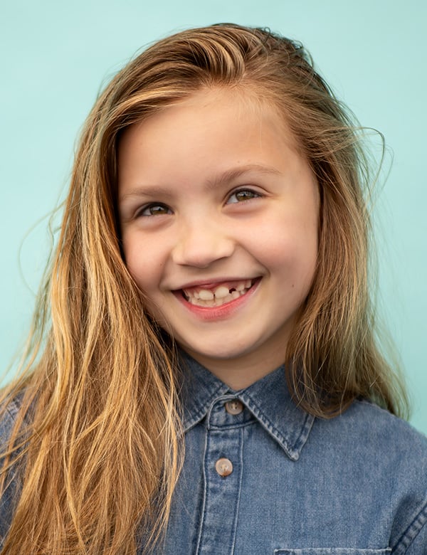 Kindermodel met blond haar bo e.