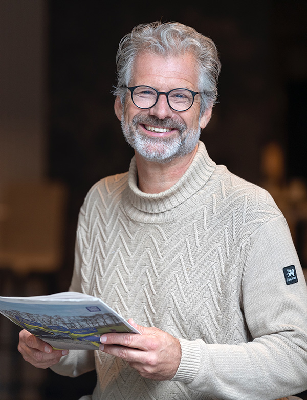 Mannelijk model met grijs haar Bob L.