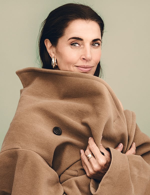 Vrouwelijk model met bruin haar en groene ogen Borka.