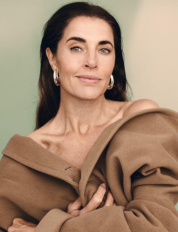 Vrouwelijk model met bruin haar en groene ogen Borka.