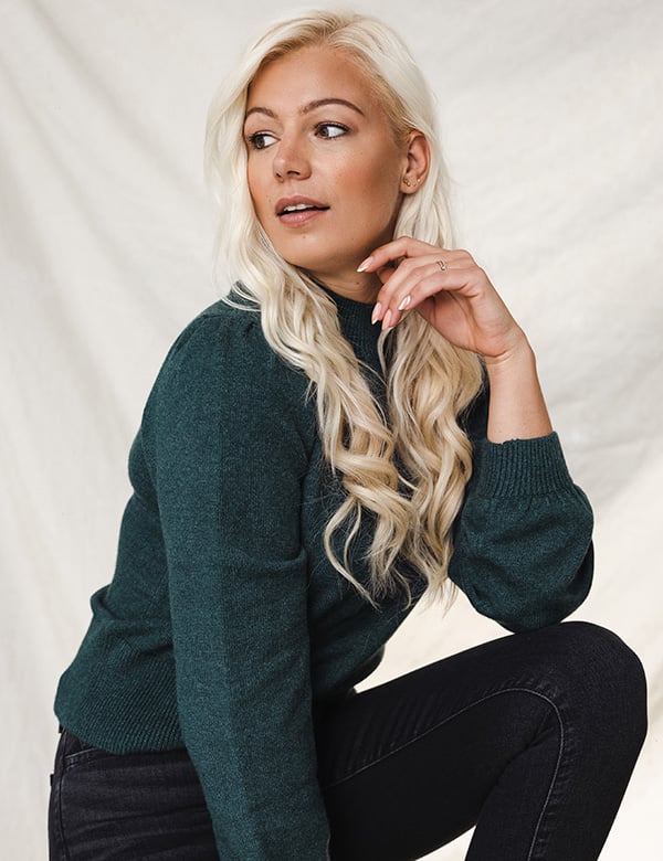 Vrouwelijk model met blond haar Bouktje