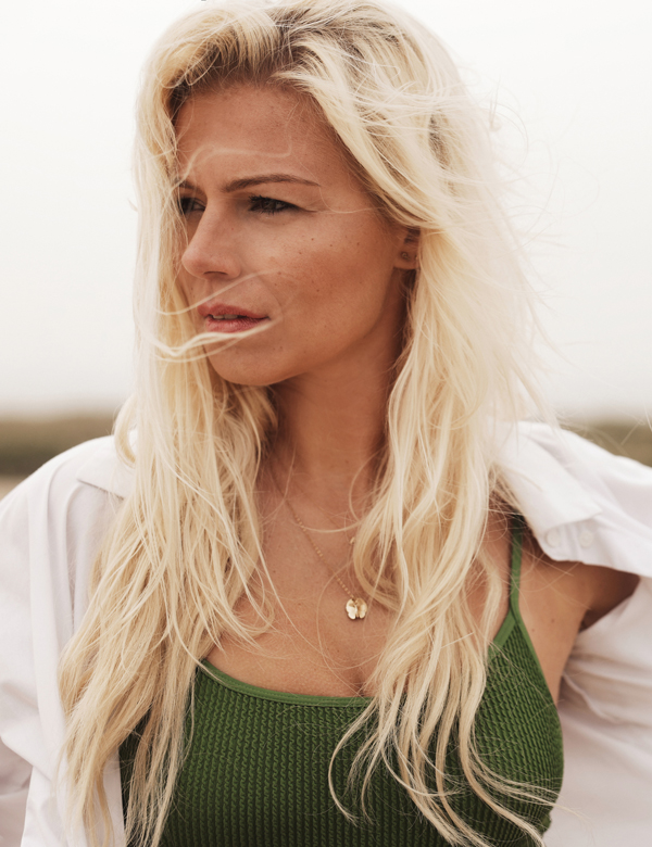 Vrouwelijk model met blond haar Bouktje