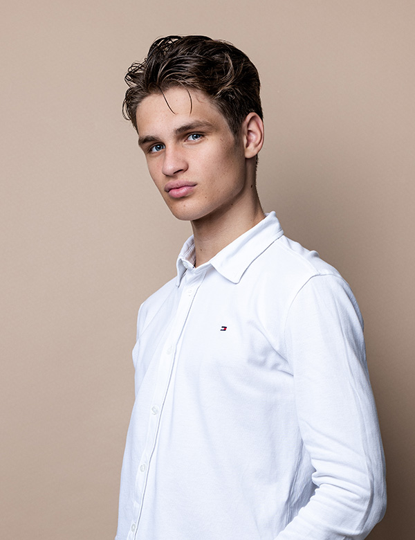 Mannelijk model met blond haar Bram S.