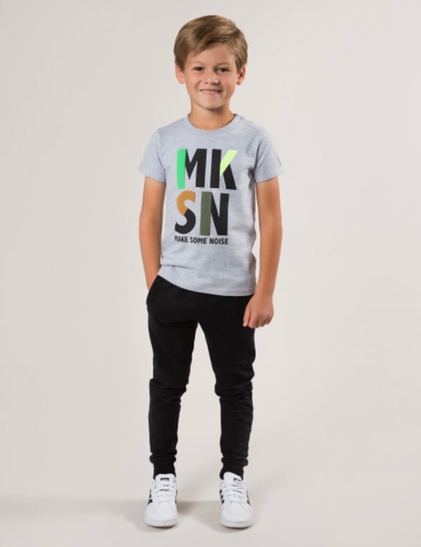 Kindermodel met donkerblond haar Bram