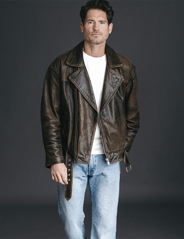 Mannelijk model met bruin haar Berend
