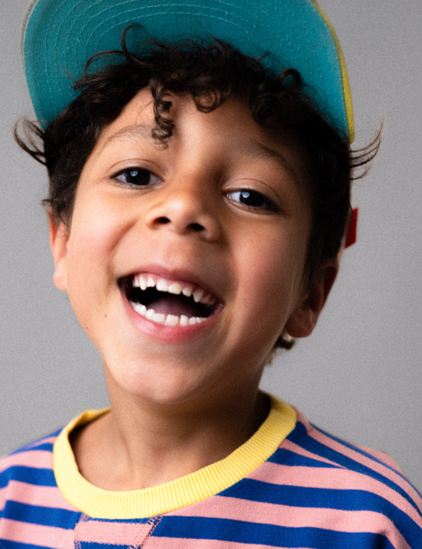 Kindermodel met zwart haar brixx.