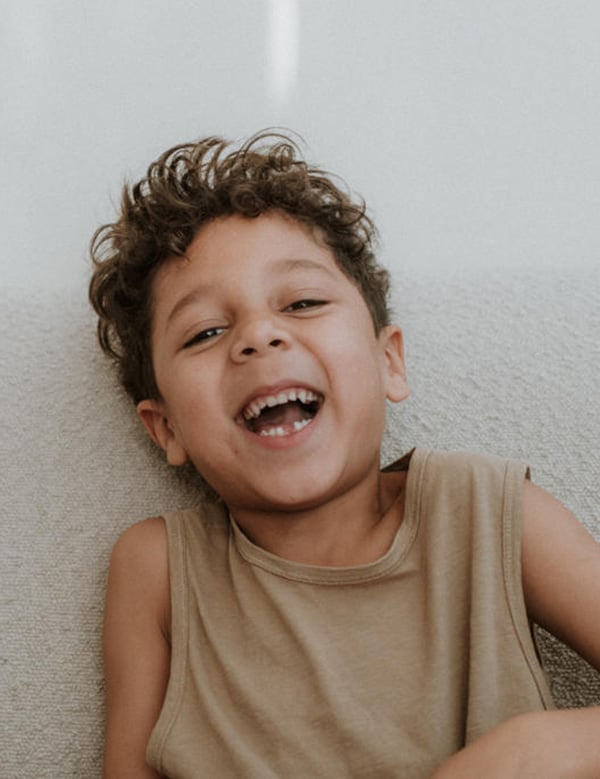 jongens kindermodel met donkere krullen Brixx.