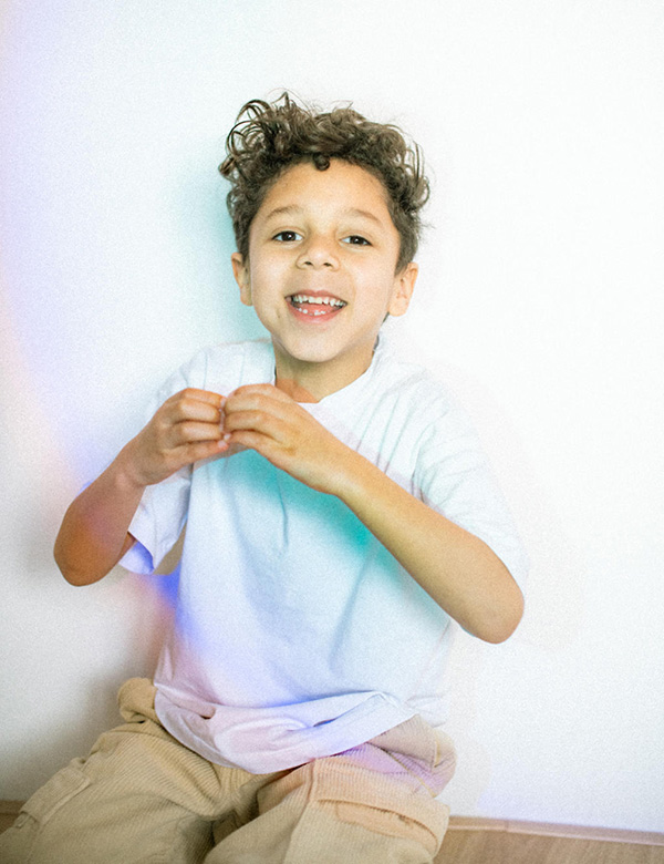 jongens kindermodel met donkere krullen Brixx.