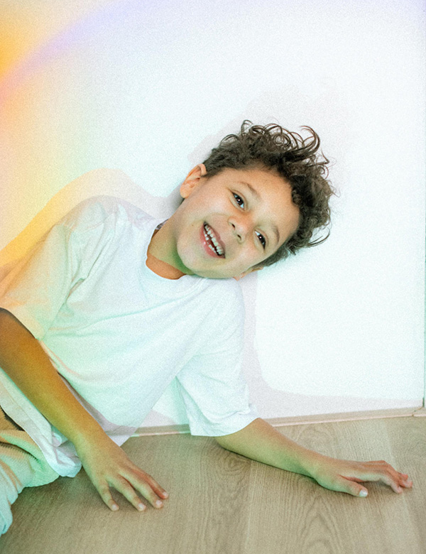 jongens kindermodel met donkere krullen Brixx.