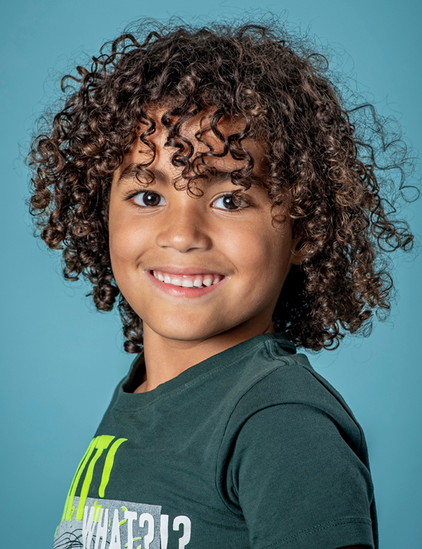Kindermodel met bruin krullend haar bryan