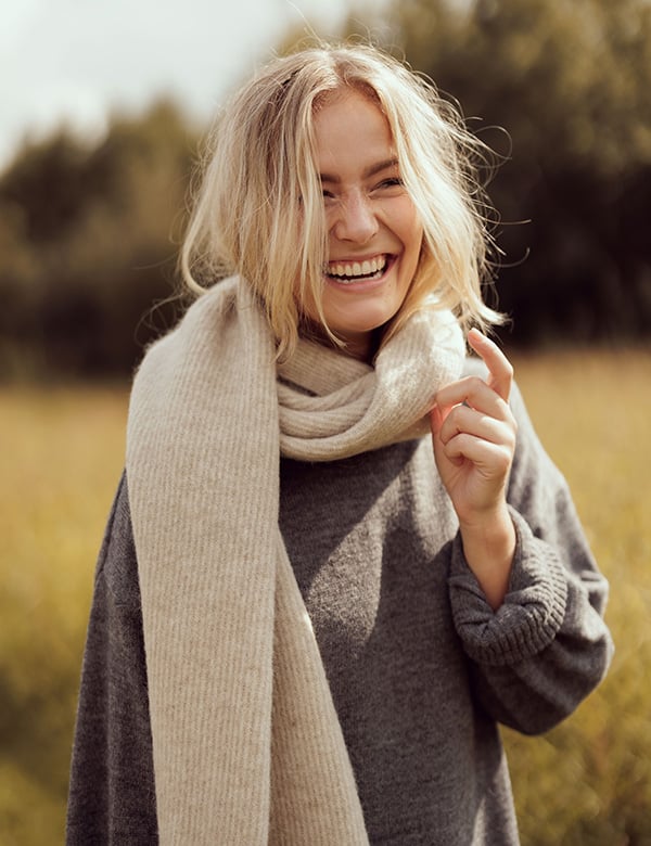 Vrouwelijke model met blond haar Carlijn