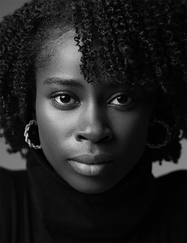 Vrouwelijk model met donkerbruin haar Carolina O.