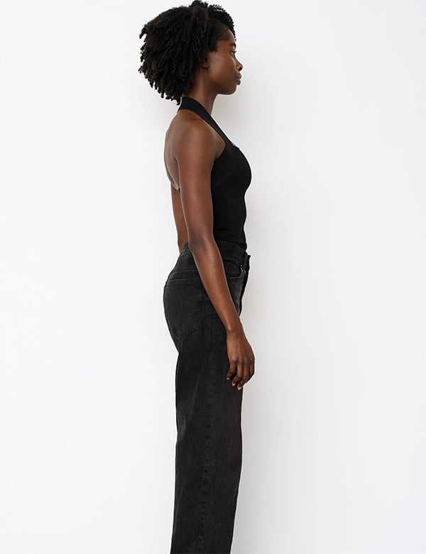 Vrouwelijk model met donkerbruin haar Carolina O.