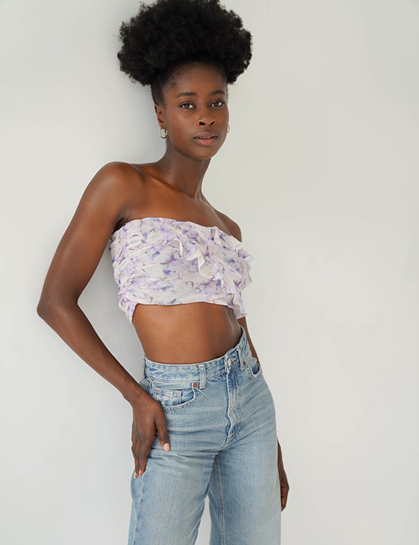 Vrouwelijk model met zwart haar Carolina O.