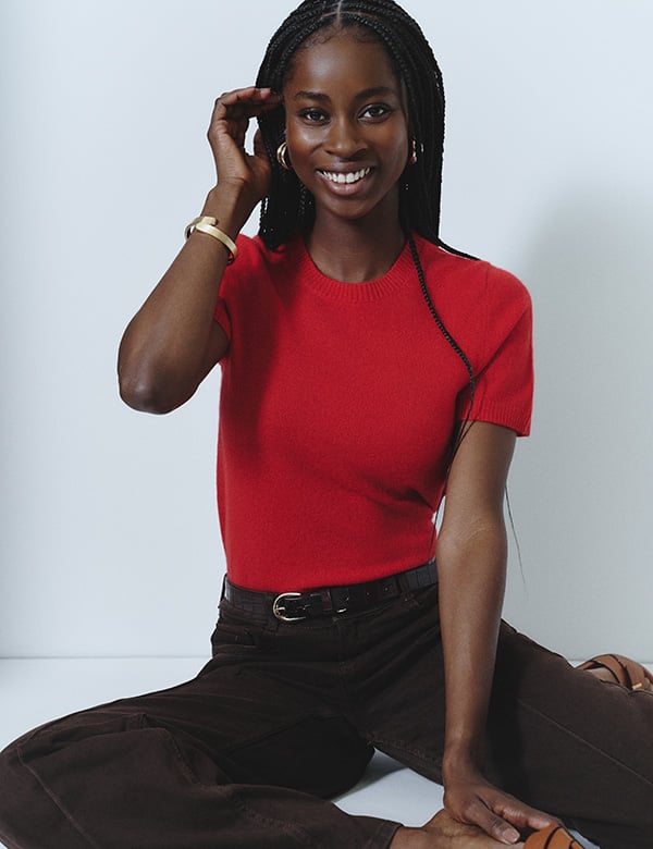 Vrouwelijk model met donkerbruin haar Carolina