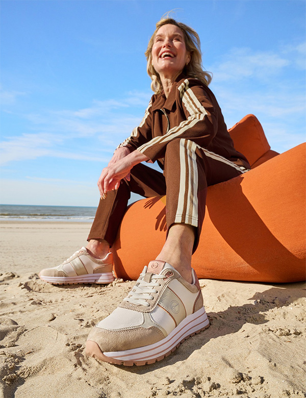 Vrouwelijk model met blond haar Caroline D.