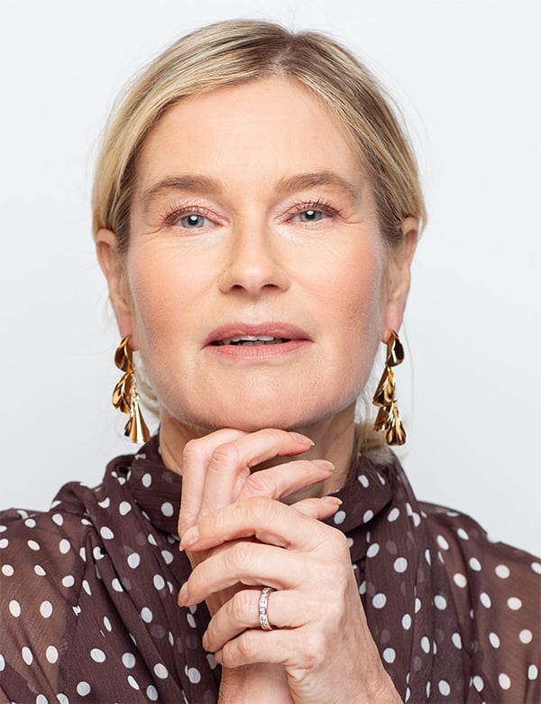 Vrouwelijk model met blond haar Caroline D.