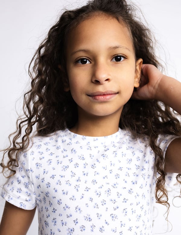 kindermodel met donkere krullen Cataleya N.