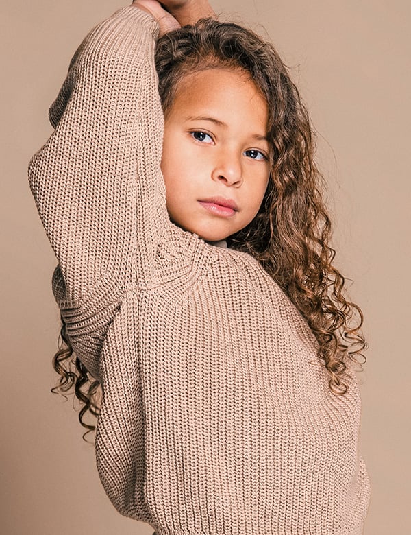 Kindermodel met bruin haar Cataleya