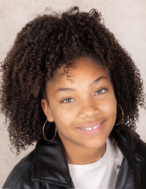 Kindermodel krullend haar cathaleya